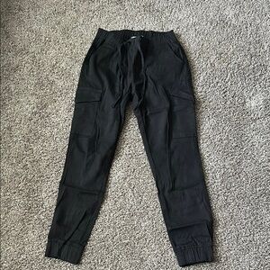 Black women’s cargo joggers